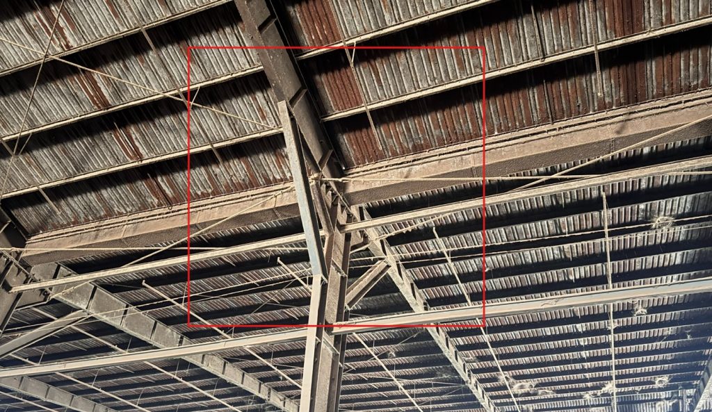 ứng dụng kết cấu hệ thống điện mặt trời áp mái cho kết cấu mái nhà đã xuống cấp